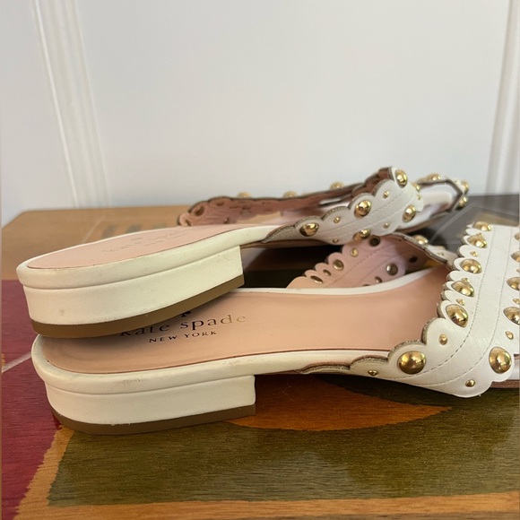 KATE SPADE White Leather Faye Sandals with Gold Bead Accents. Size 9. - Picture 6 of 8